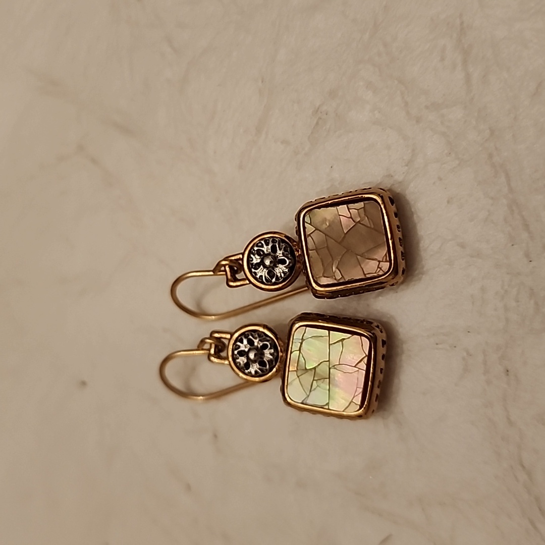 Vintage Liz Claiborne Earrings 8$
